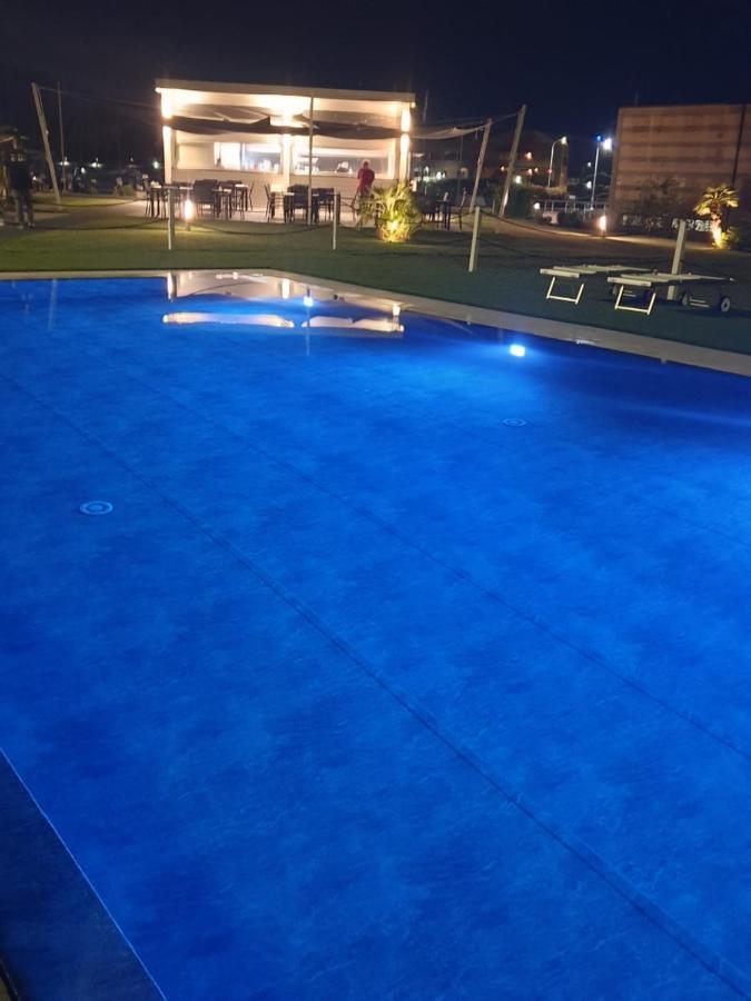Marina Degli Estensi Floating Resort Llido Degli Estensi Eksteriør billede