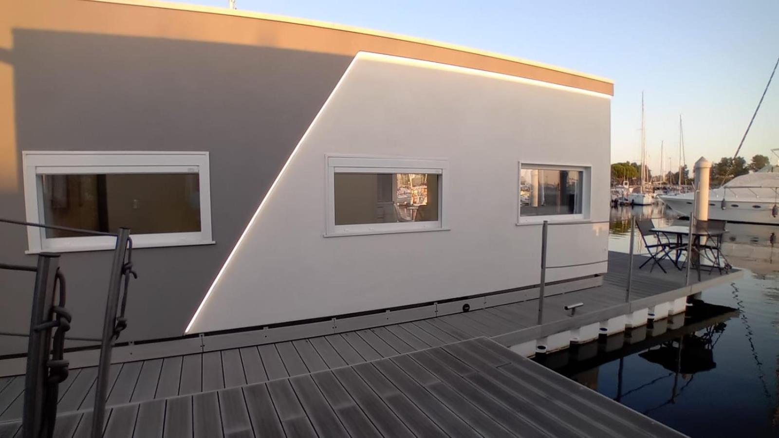 Marina Degli Estensi Floating Resort Llido Degli Estensi Eksteriør billede