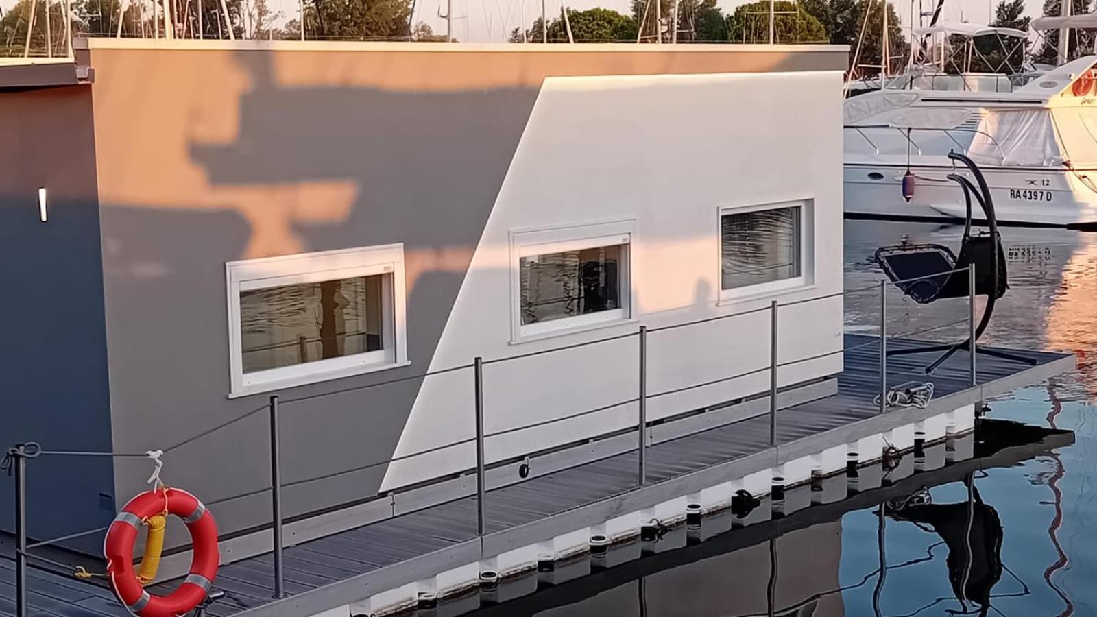 Marina Degli Estensi Floating Resort Llido Degli Estensi Eksteriør billede